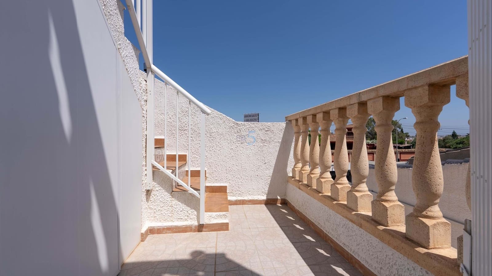 Chalet de 2 habitaciones en Torrevieja en venta con piscina garaje - 279.000 € (Ref: 9814648)