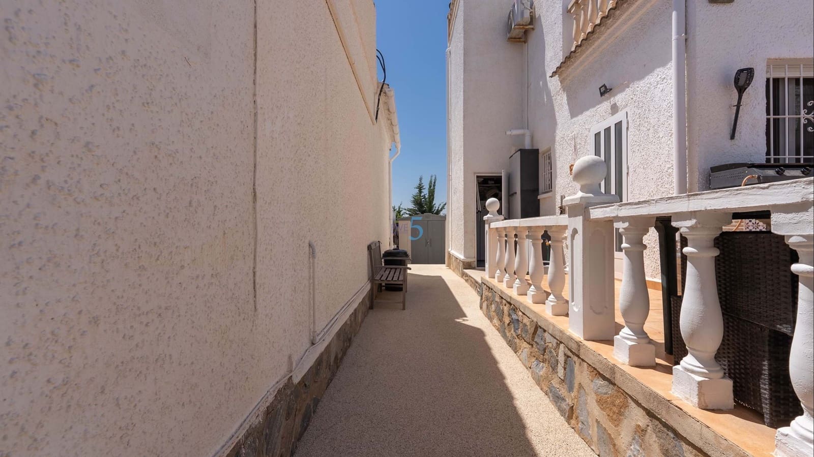 Chalet de 2 habitaciones en Torrevieja en venta con piscina garaje - 279.000 € (Ref: 9814648)