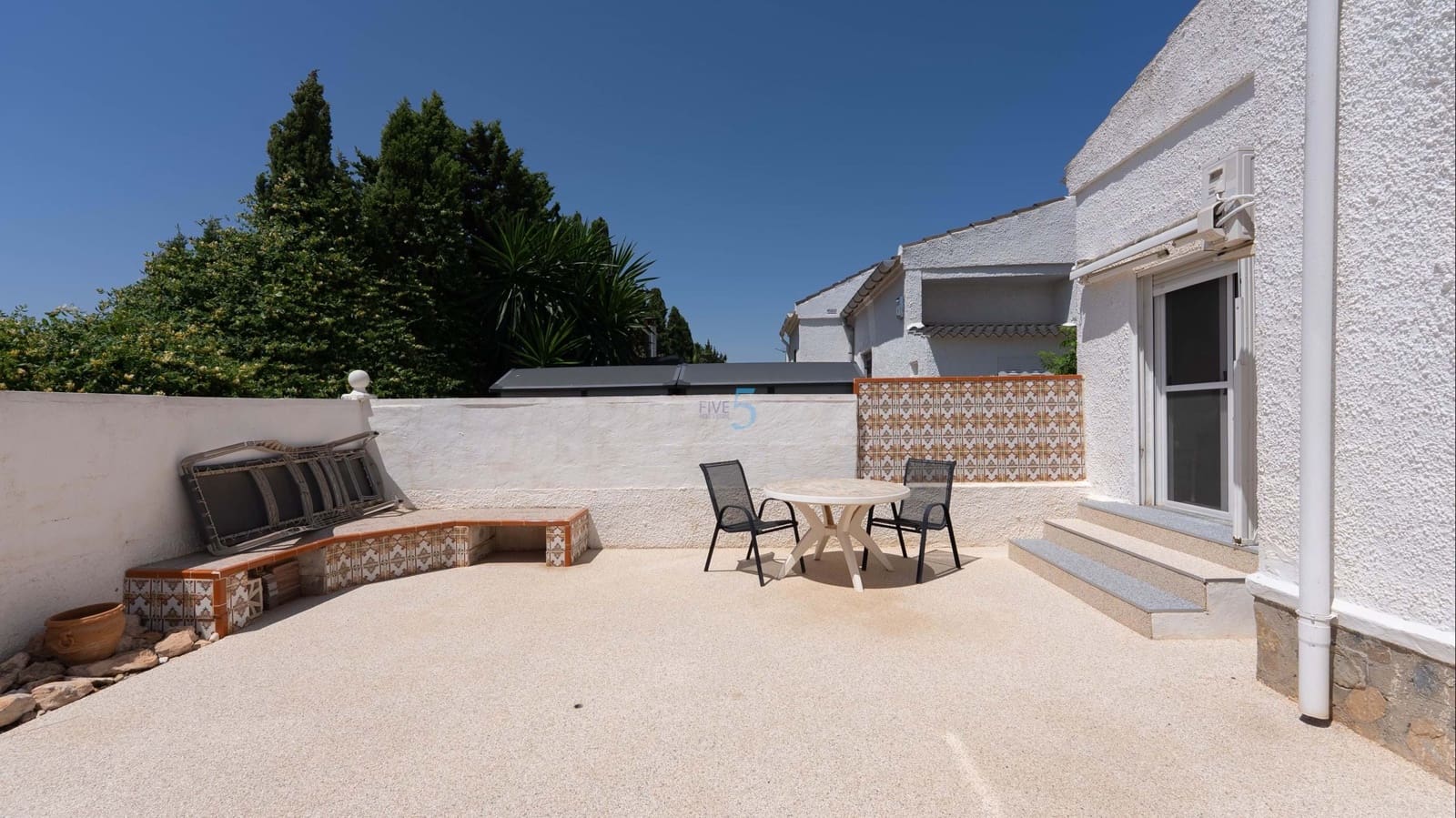 Chalet de 2 habitaciones en Torrevieja en venta con piscina garaje - 279.000 € (Ref: 9814648)