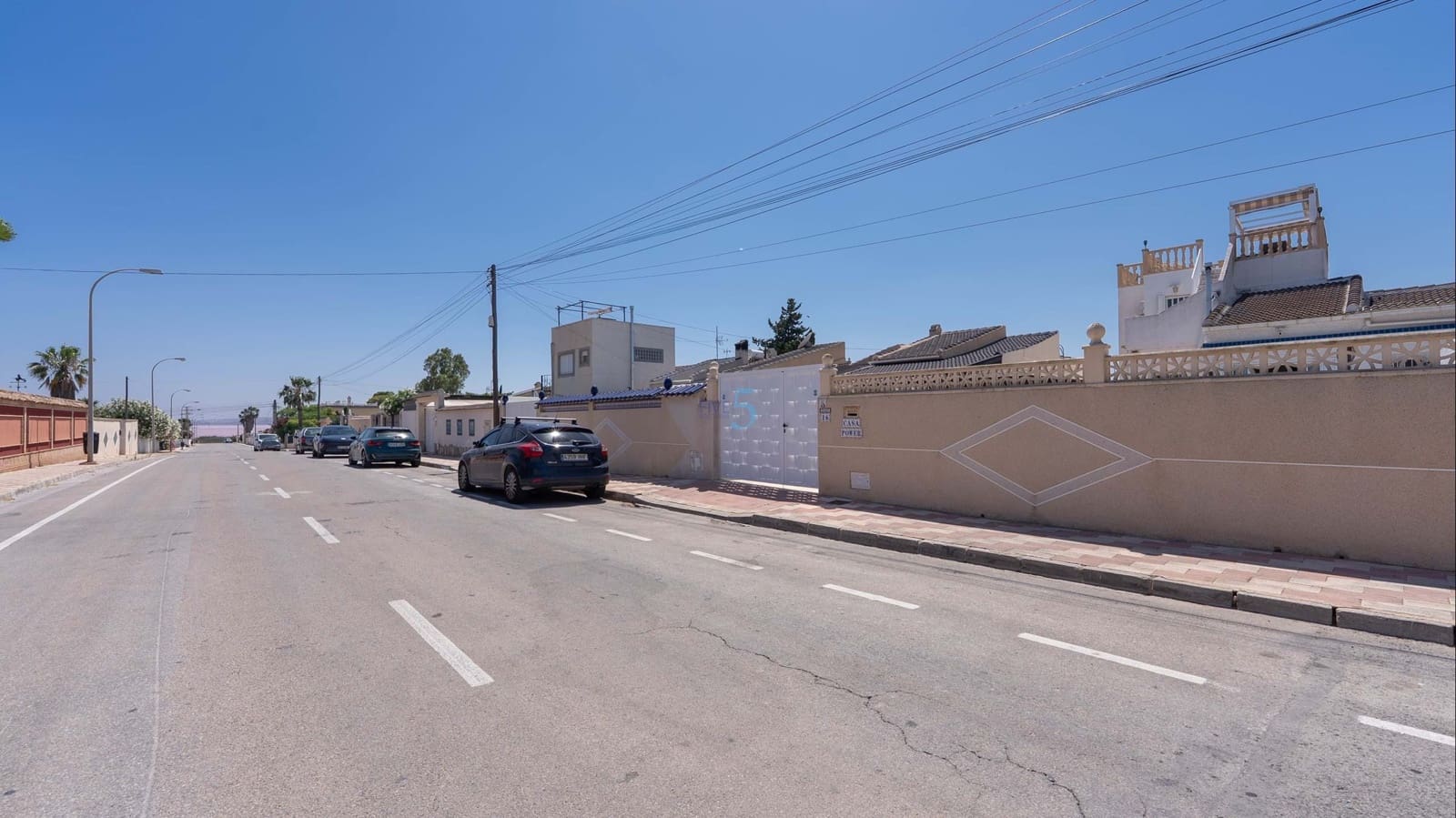 Chalet de 2 habitaciones en Torrevieja en venta con piscina garaje - 279.000 € (Ref: 9814648)