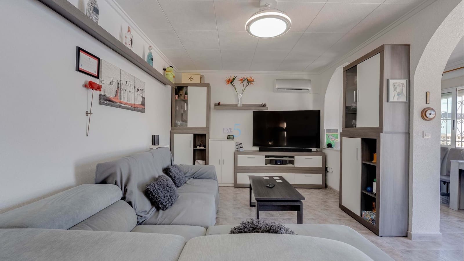 Chalet de 2 habitaciones en Torrevieja en venta con piscina garaje - 279.000 € (Ref: 9814648)