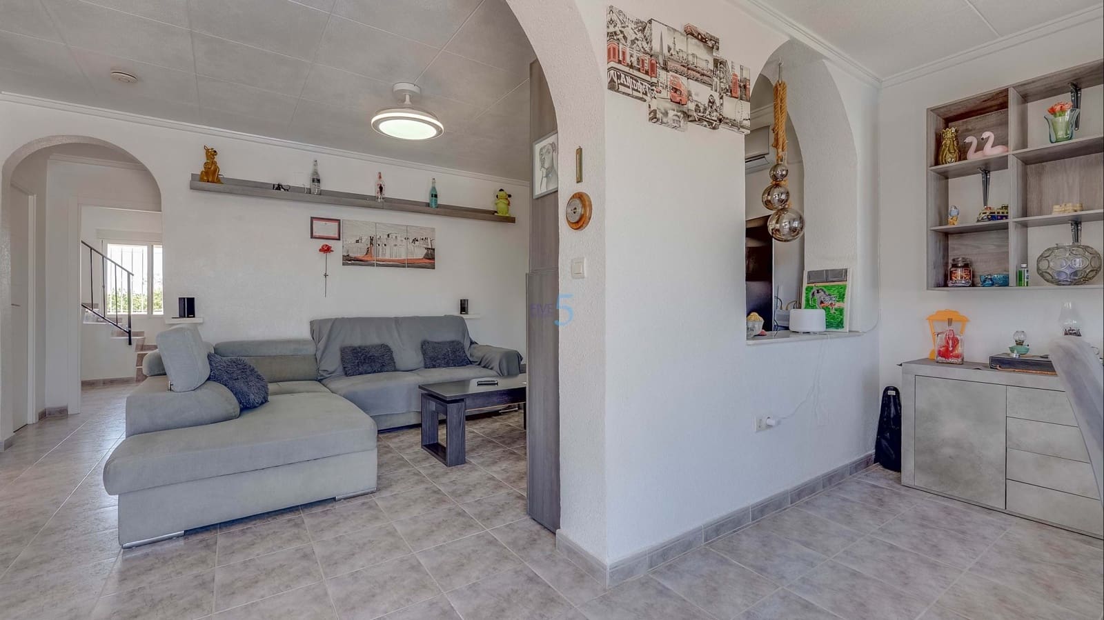 Chalet de 2 habitaciones en Torrevieja en venta con piscina garaje - 279.000 € (Ref: 9814648)