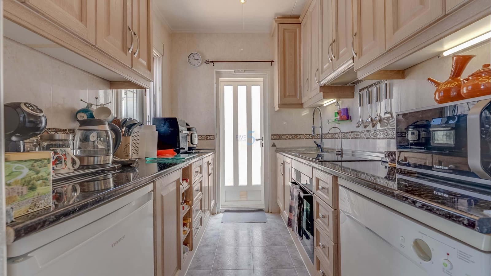 Chalet de 2 habitaciones en Torrevieja en venta con piscina garaje - 279.000 € (Ref: 9814648)