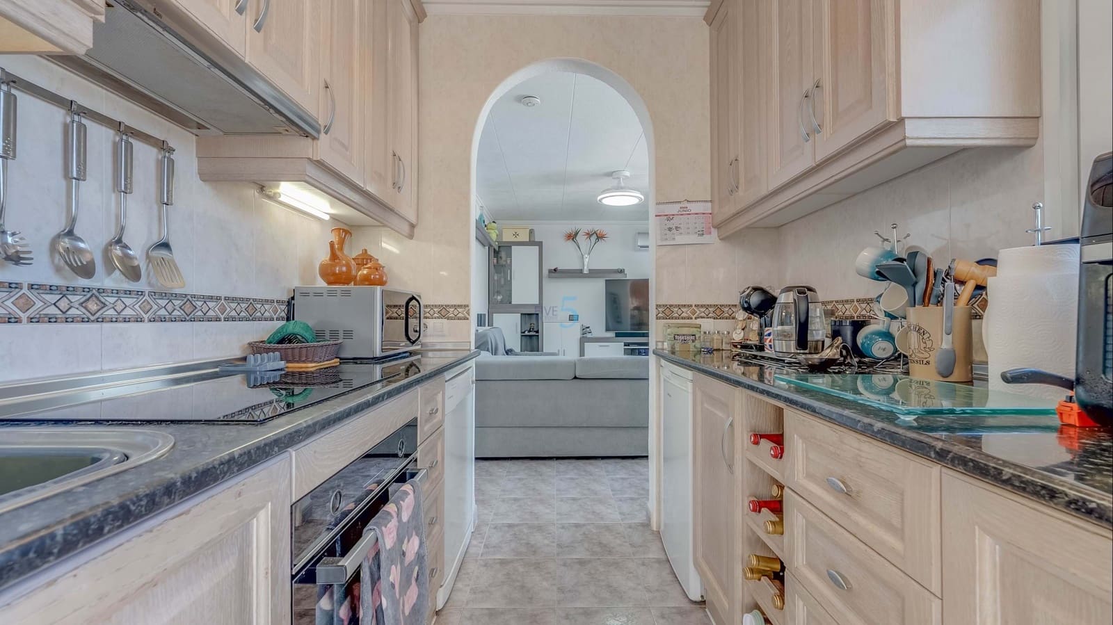 Chalet de 2 habitaciones en Torrevieja en venta con piscina garaje - 279.000 € (Ref: 9814648)