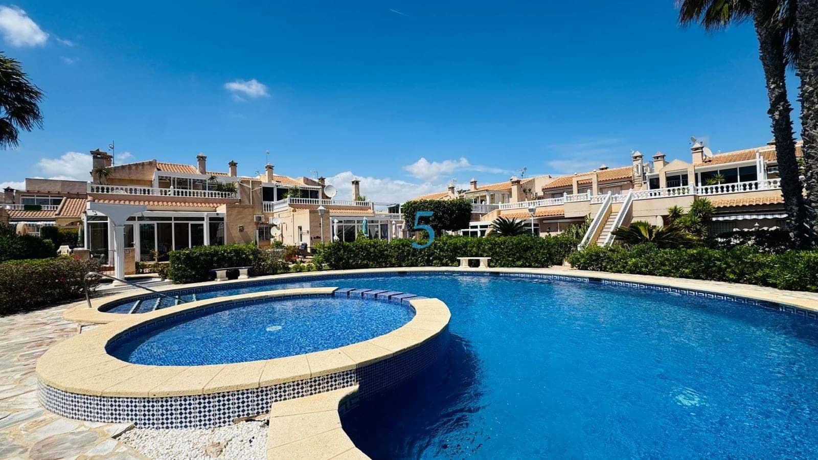 2 soveværelse Lejlighed til salg i Playa Flamenca med swimmingpool - € 226.000 (Ref: 9815246)