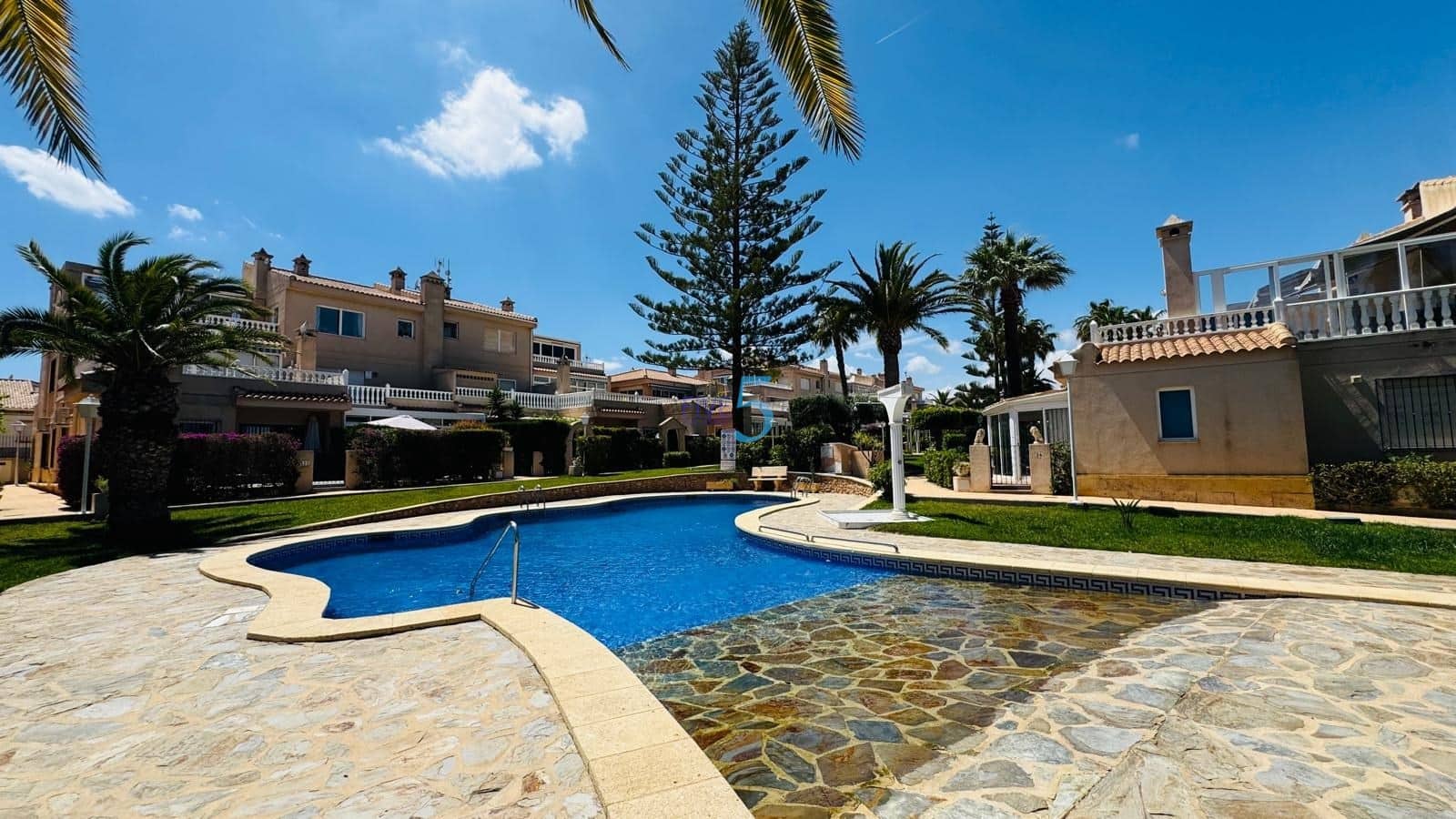 2 soveværelse Lejlighed til salg i Playa Flamenca med swimmingpool - € 226.000 (Ref: 9815246)