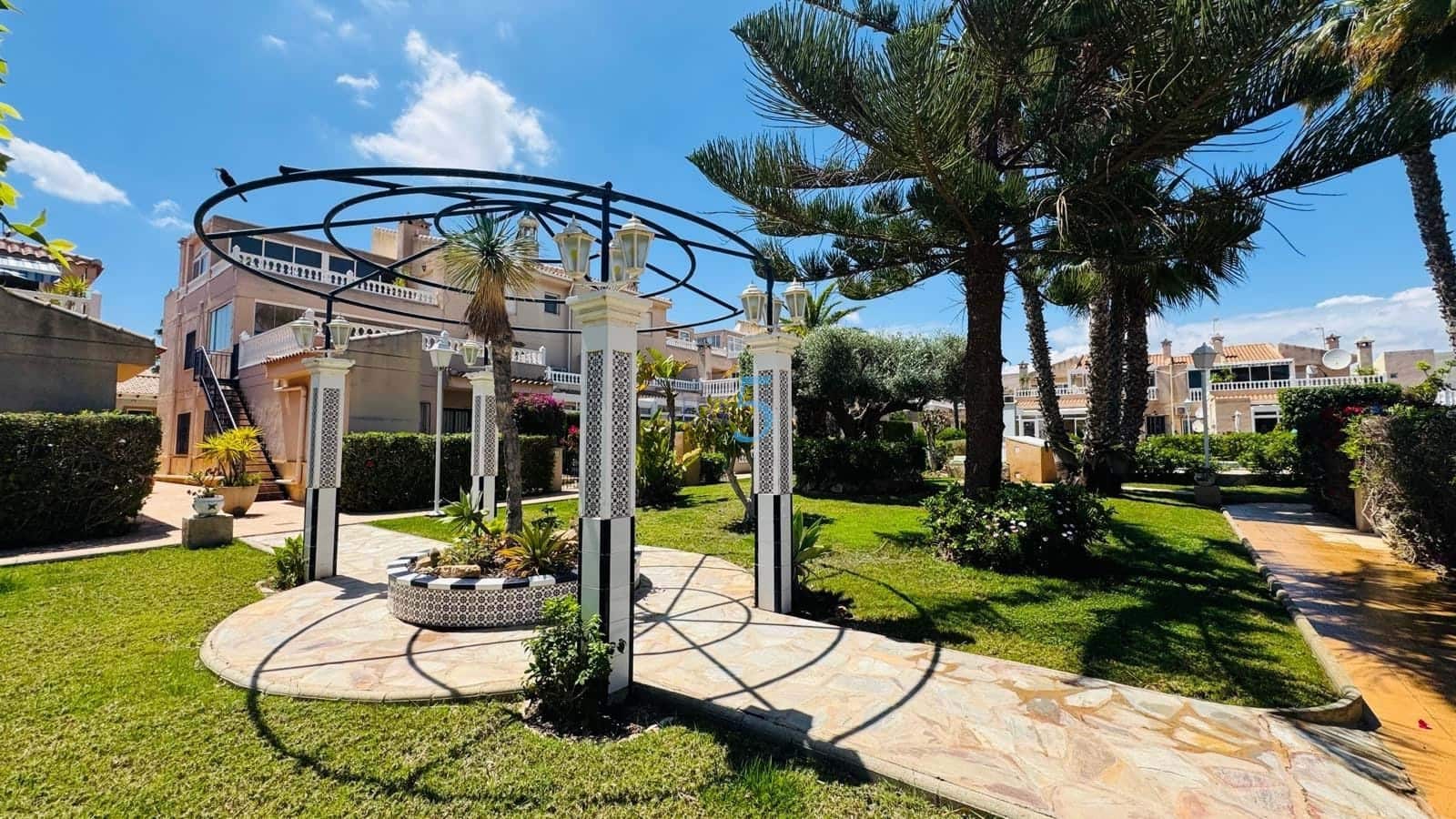 2 soveværelse Lejlighed til salg i Playa Flamenca med swimmingpool - € 226.000 (Ref: 9815246)