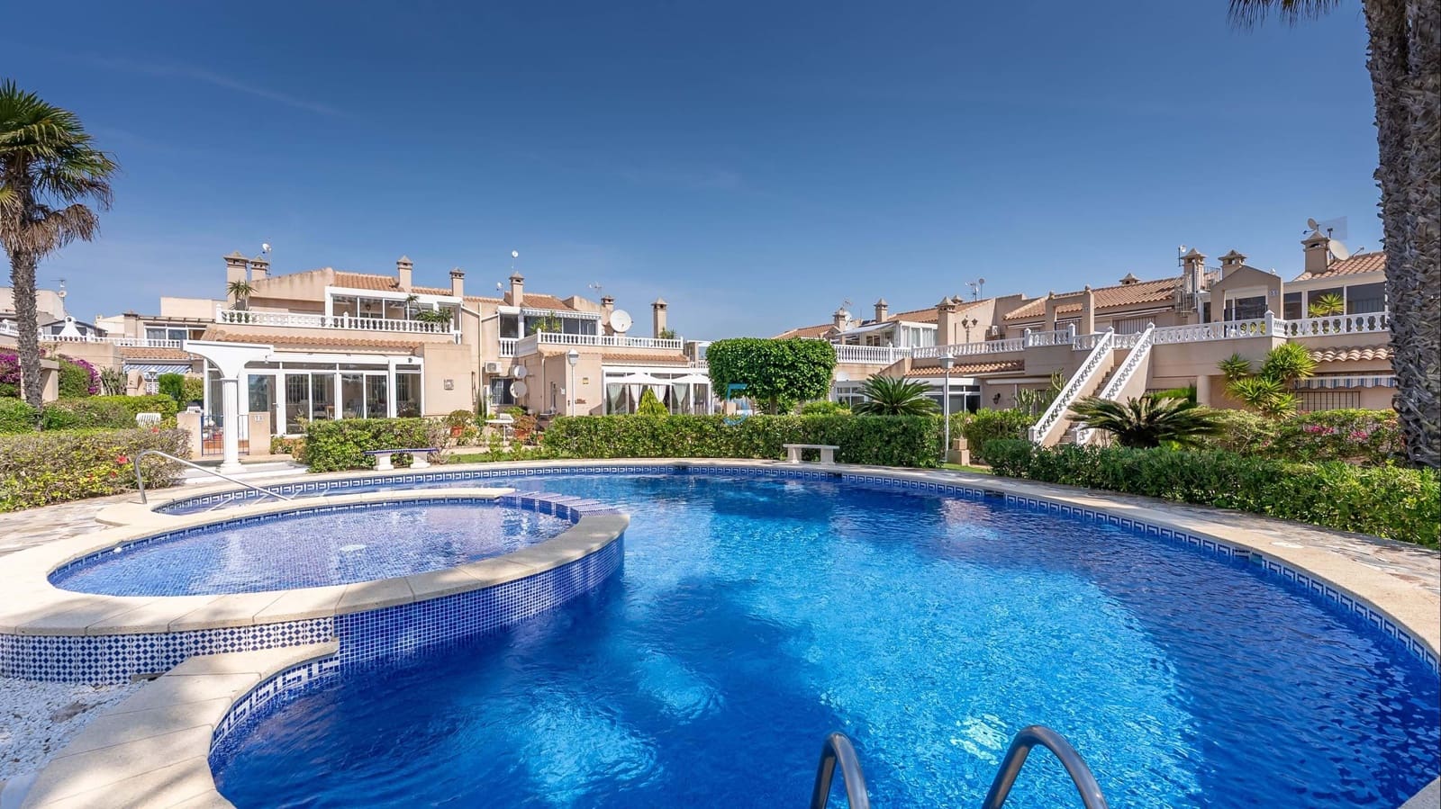 2 slaapkamer Appartement te koop in Playa Flamenca met zwembad - € 219.000 (Ref: 9815246)