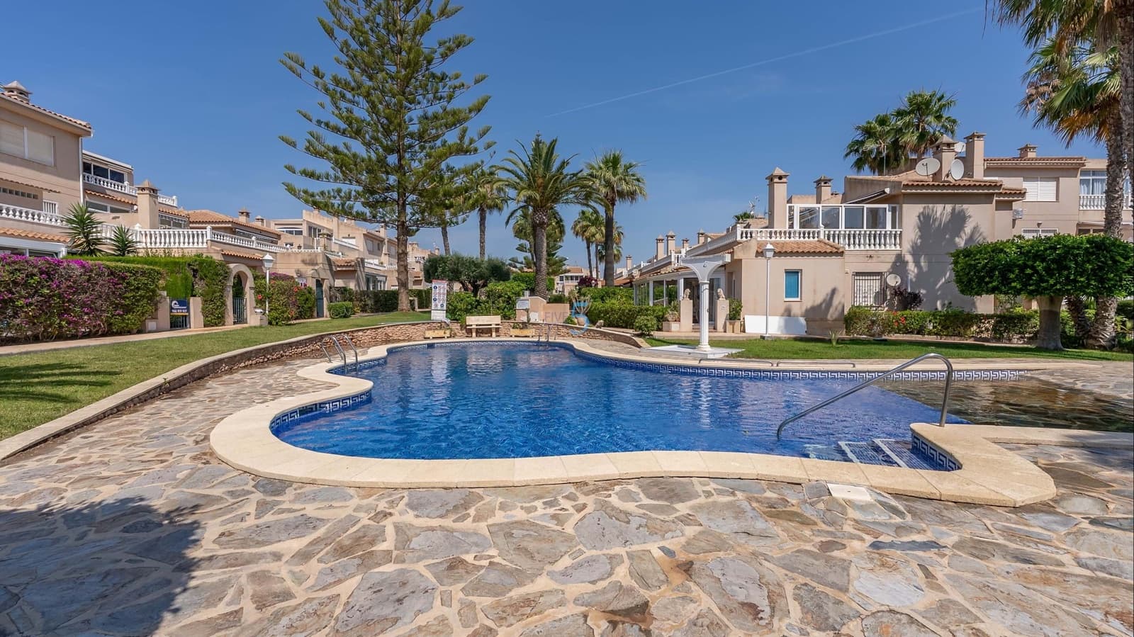 2 slaapkamer Appartement te koop in Playa Flamenca met zwembad - € 219.000 (Ref: 9815246)