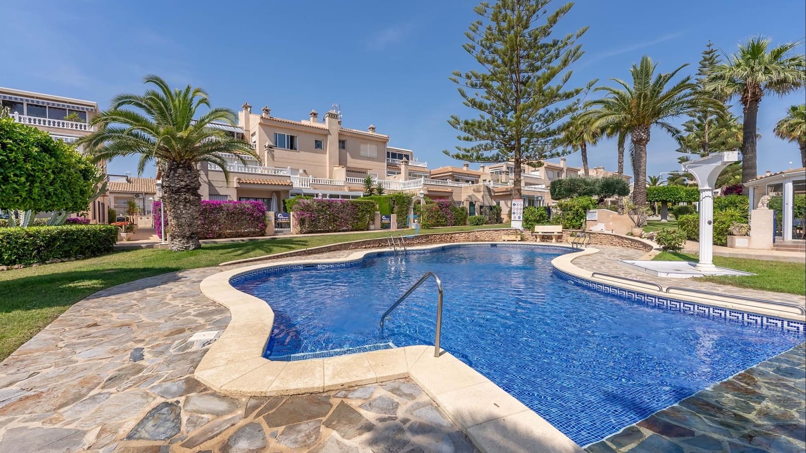 2 slaapkamer Appartement te koop in Playa Flamenca met zwembad - € 219.000 (Ref: 9815246)