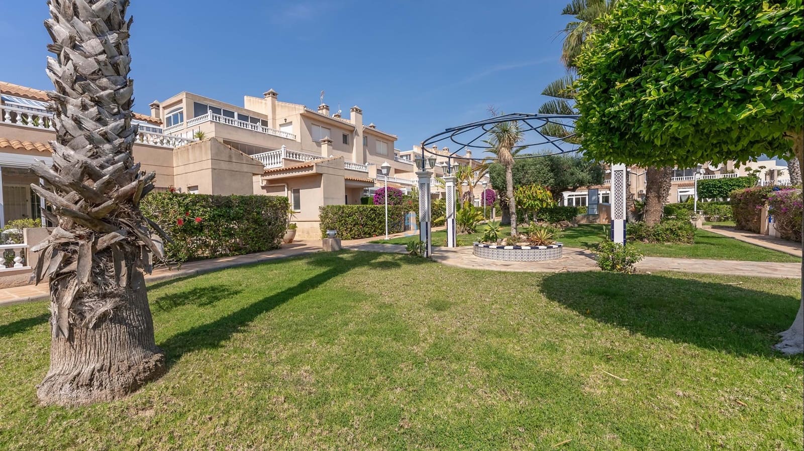 2 slaapkamer Appartement te koop in Playa Flamenca met zwembad - € 219.000 (Ref: 9815246)