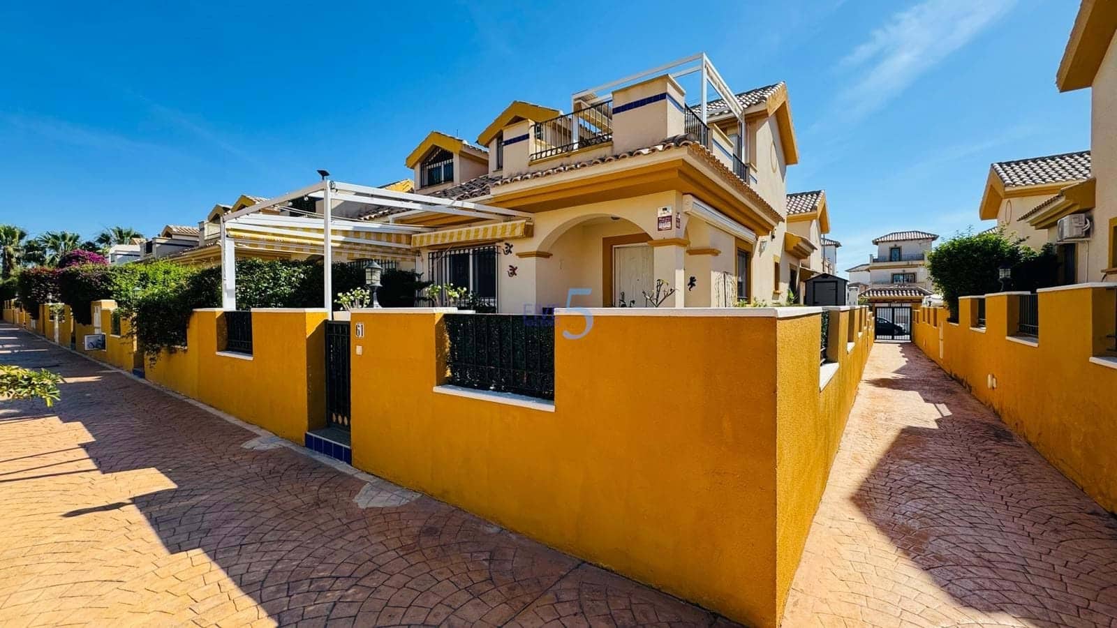 3 bedroom Townhouse for sale in Orihuela Costa with pool garage - € 260,000 (Ref: 9816784)