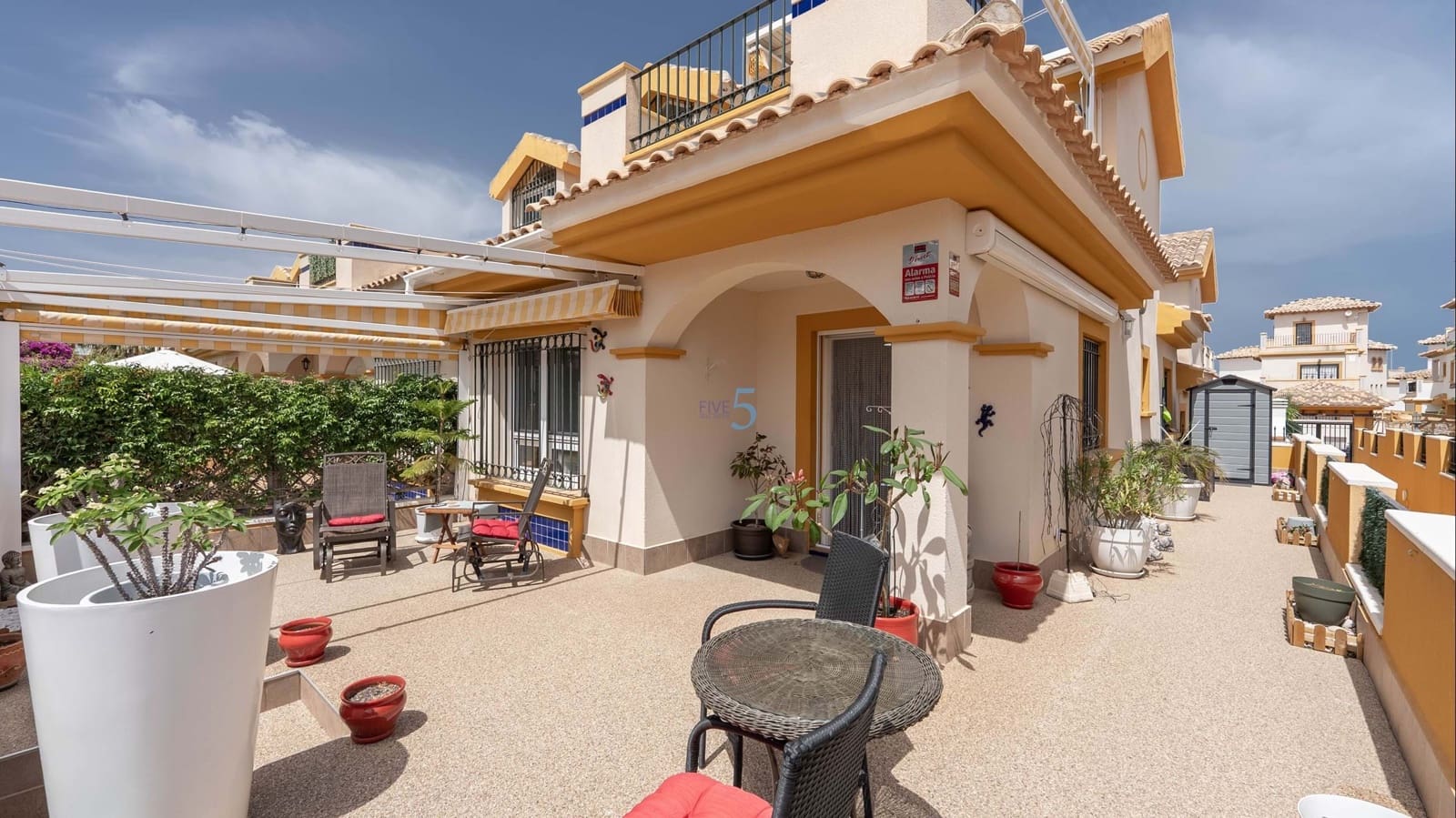 3 soveværelse Byhus til salg i Orihuela Costa med swimmingpool garage - € 260.000 (Ref: 9816784)