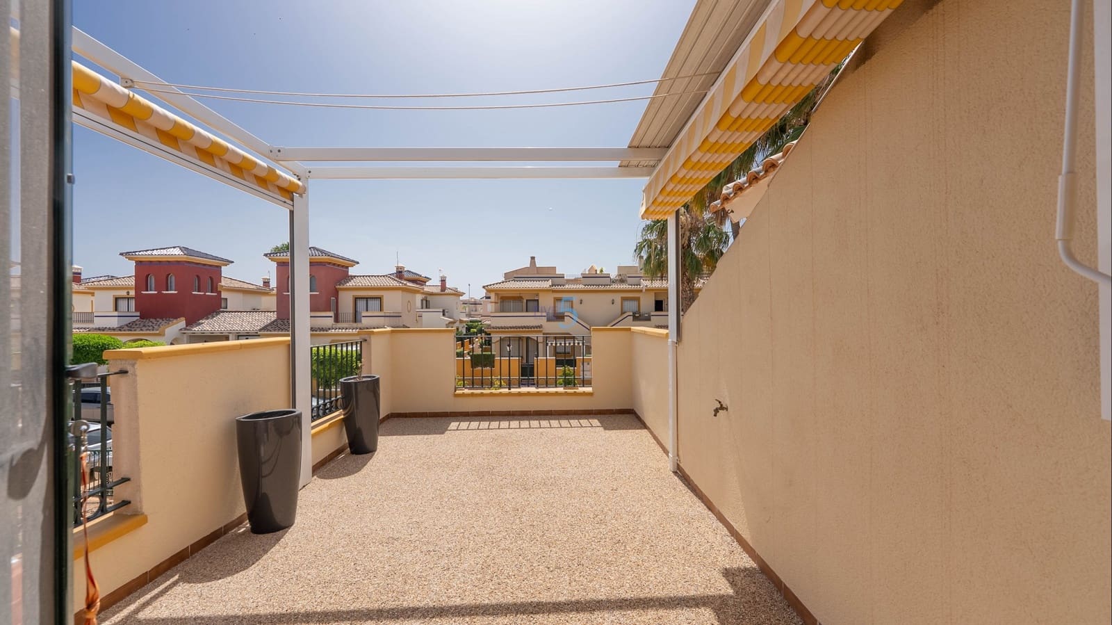 3 soveværelse Byhus til salg i Orihuela Costa med swimmingpool garage - € 260.000 (Ref: 9816784)