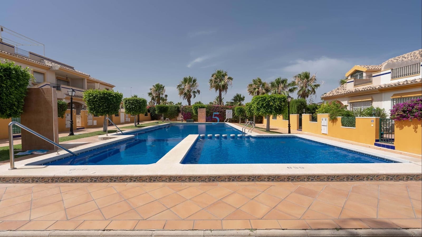 3 soveværelse Byhus til salg i Orihuela Costa med swimmingpool garage - € 260.000 (Ref: 9816784)