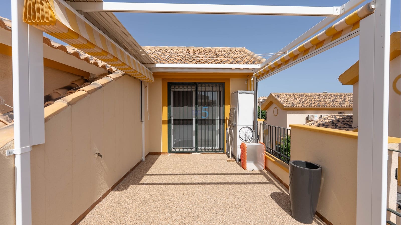 3 soveværelse Byhus til salg i Orihuela Costa med swimmingpool garage - € 260.000 (Ref: 9816784)