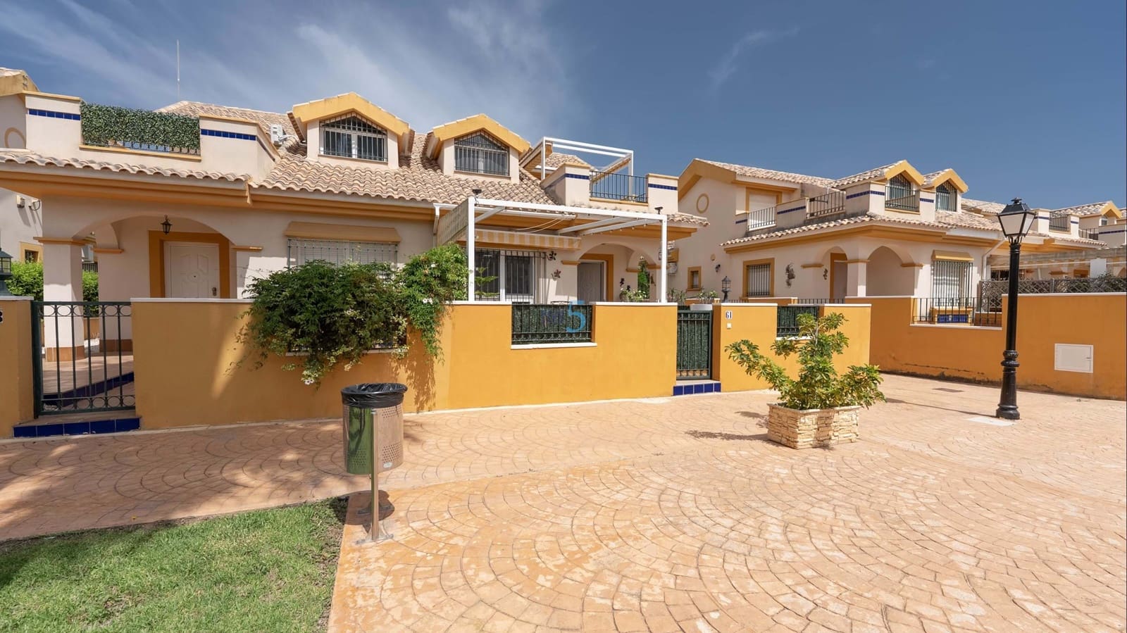 3 soveværelse Byhus til salg i Orihuela Costa med swimmingpool garage - € 260.000 (Ref: 9816784)