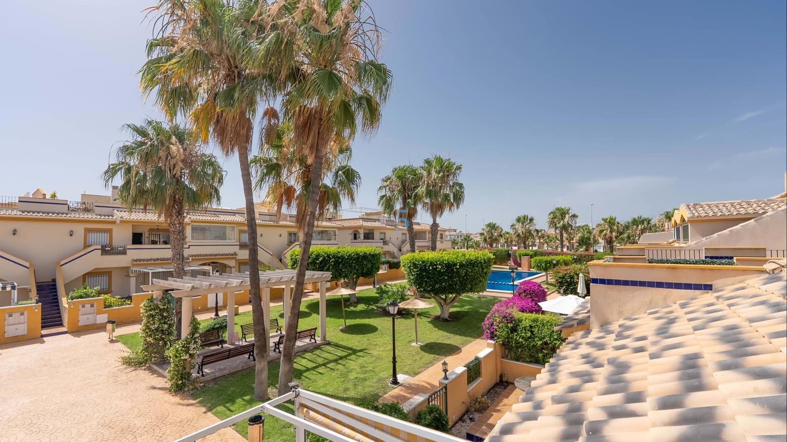3 soveværelse Byhus til salg i Orihuela Costa med swimmingpool garage - € 260.000 (Ref: 9816784)
