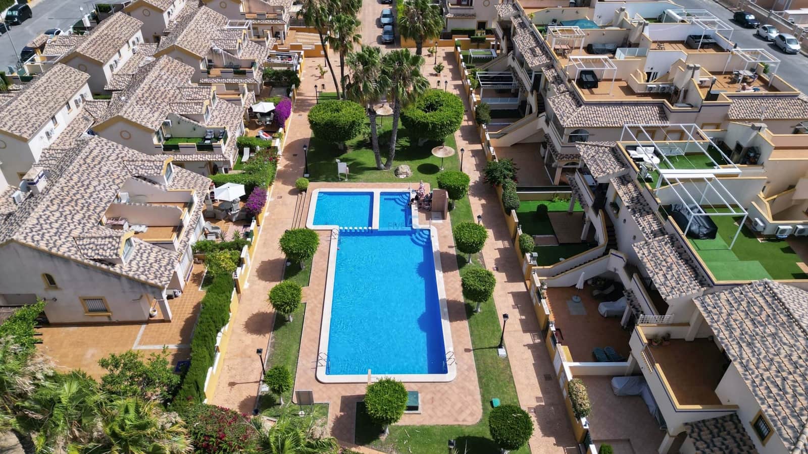 3 soveværelse Byhus til salg i Orihuela Costa med swimmingpool garage - € 260.000 (Ref: 9816784)