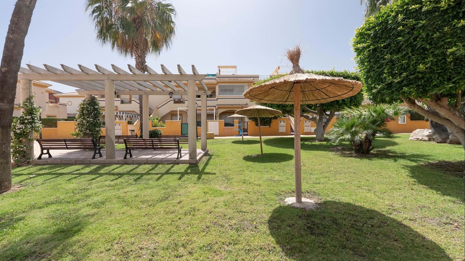 3 soveværelse Byhus til salg i Orihuela Costa med swimmingpool garage - € 260.000 (Ref: 9816784)