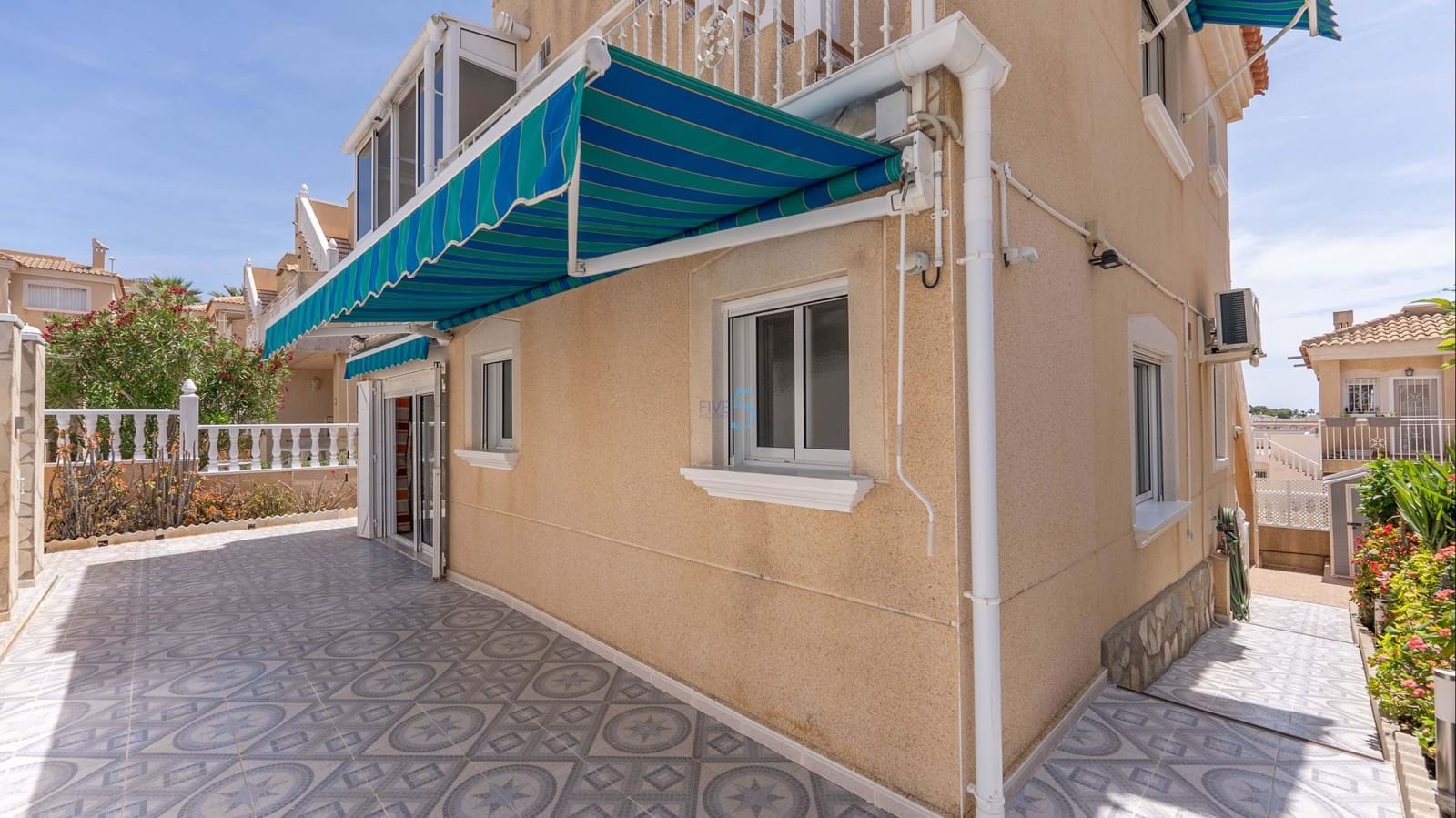 5 sovrum Villa till salu i Villamartin med pool - 269 000 € (Ref: 9819741)