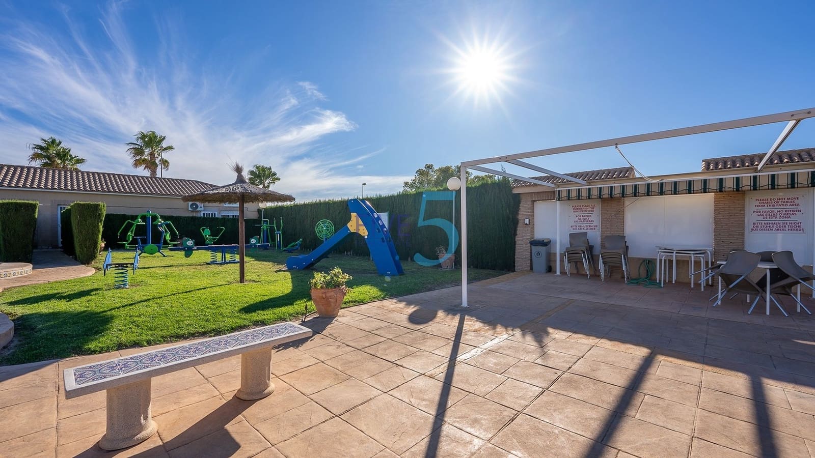 5 soveværelse Villa til salg i Villamartin med swimmingpool - € 269.000 (Ref: 9819741)