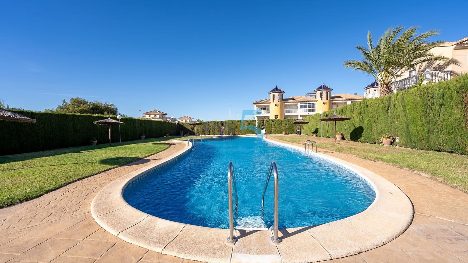 5 soveværelse Villa til salg i Villamartin med swimmingpool - € 269.000 (Ref: 9819741)