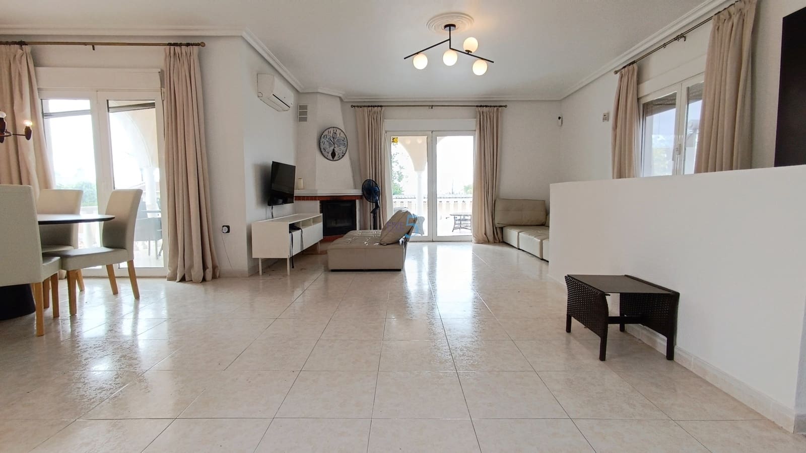 Chalet de 4 habitaciones en Ciudad Quesada en venta con piscina - 585.000 € (Ref: 9821609)