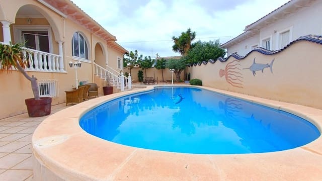 Chalet de 4 habitaciones en Ciudad Quesada, Rojales en venta con piscina - 585.000 € (Ref: 9821609)