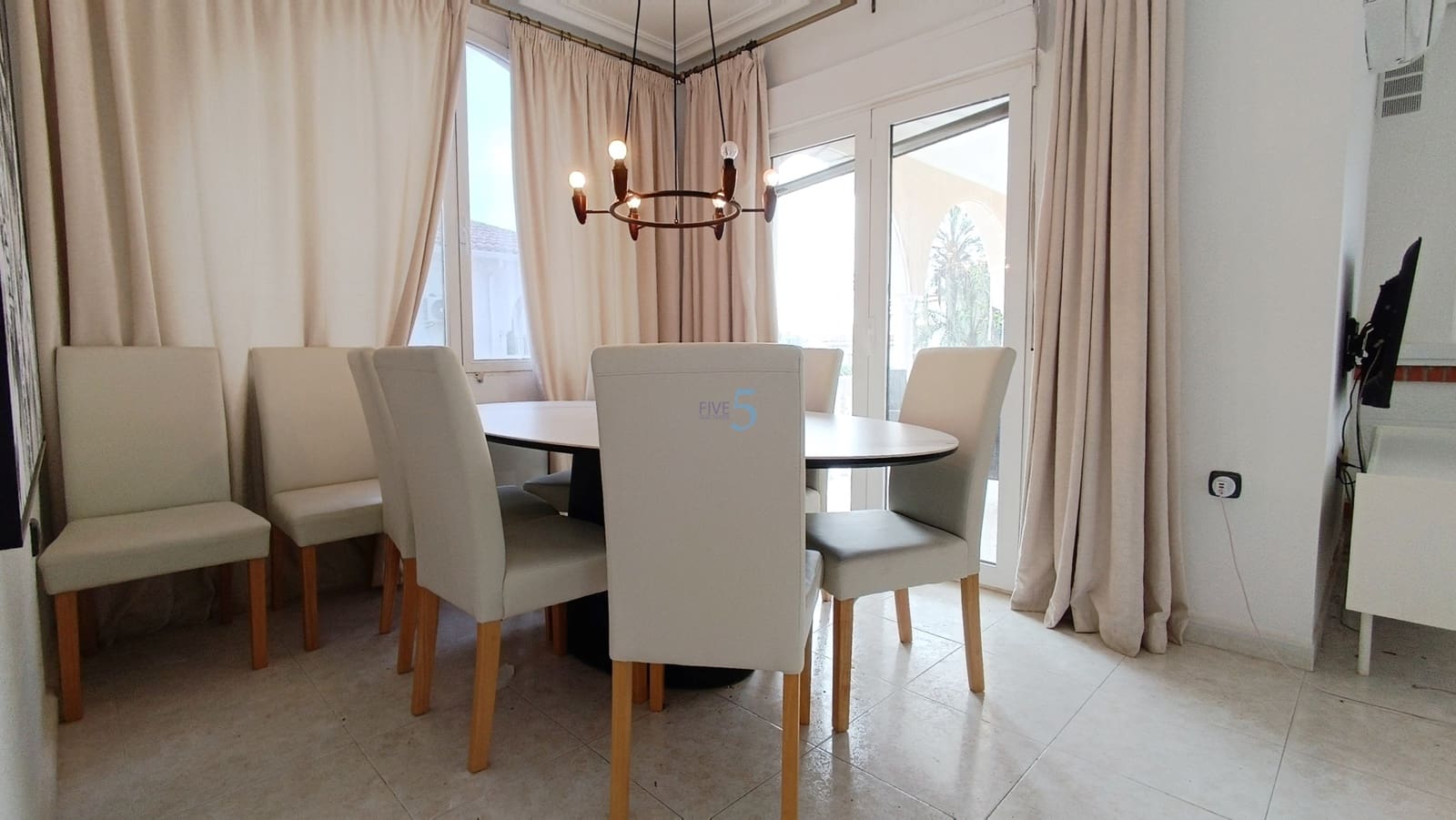 Chalet de 4 habitaciones en Ciudad Quesada en venta con piscina - 585.000 € (Ref: 9821609)