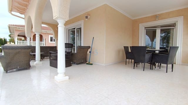 Chalet de 4 habitaciones en Ciudad Quesada, Rojales en venta con piscina - 585.000 € (Ref: 9821609)