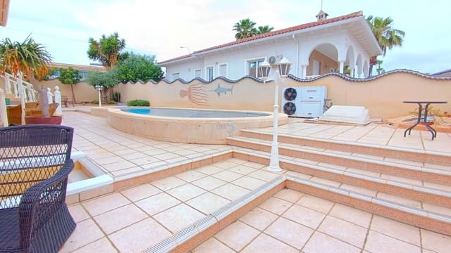 Chalet de 4 habitaciones en Ciudad Quesada, Rojales en venta con piscina - 585.000 € (Ref: 9821609)