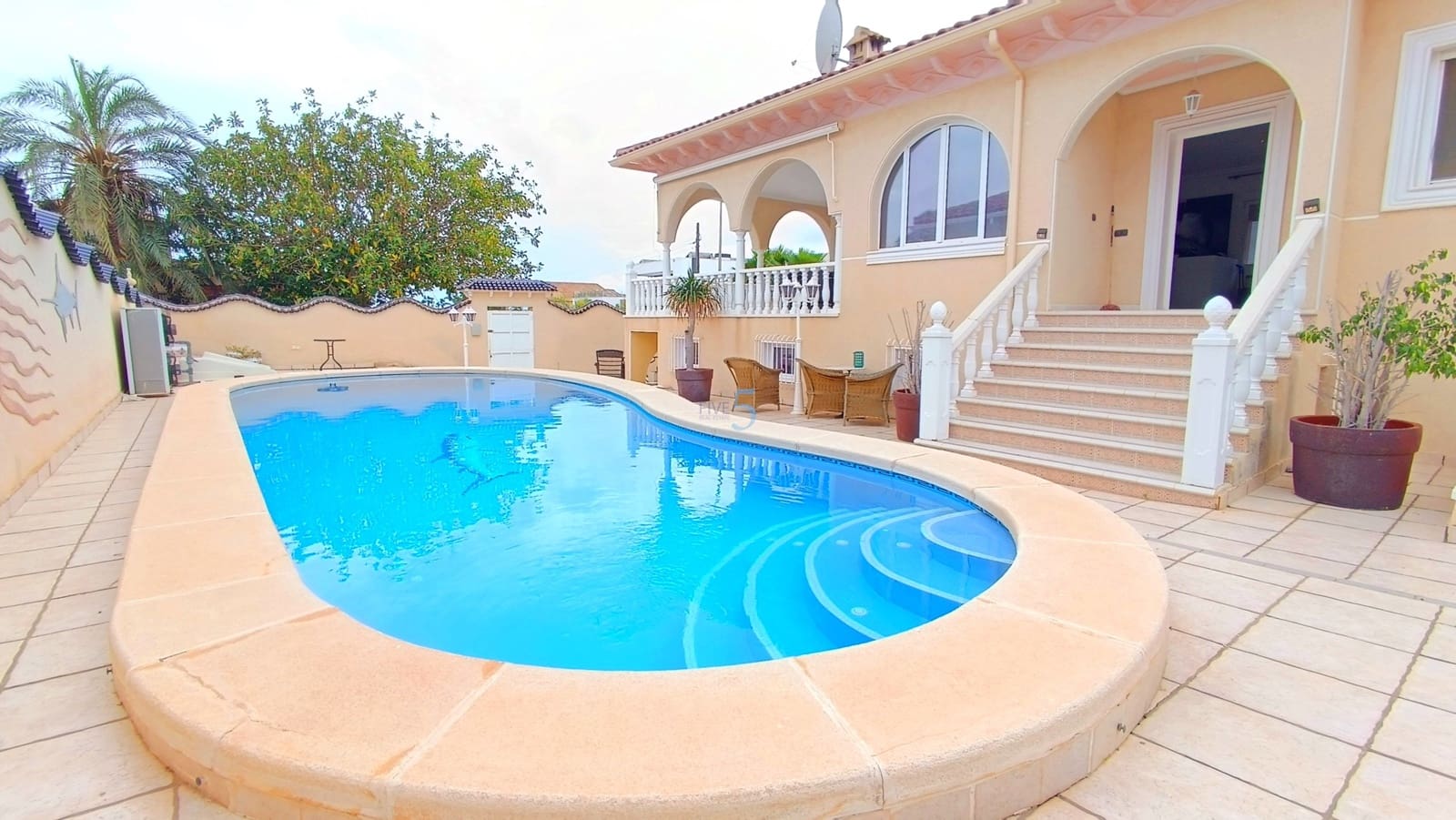 Chalet de 4 habitaciones en Ciudad Quesada en venta con piscina - 585.000 € (Ref: 9821609)