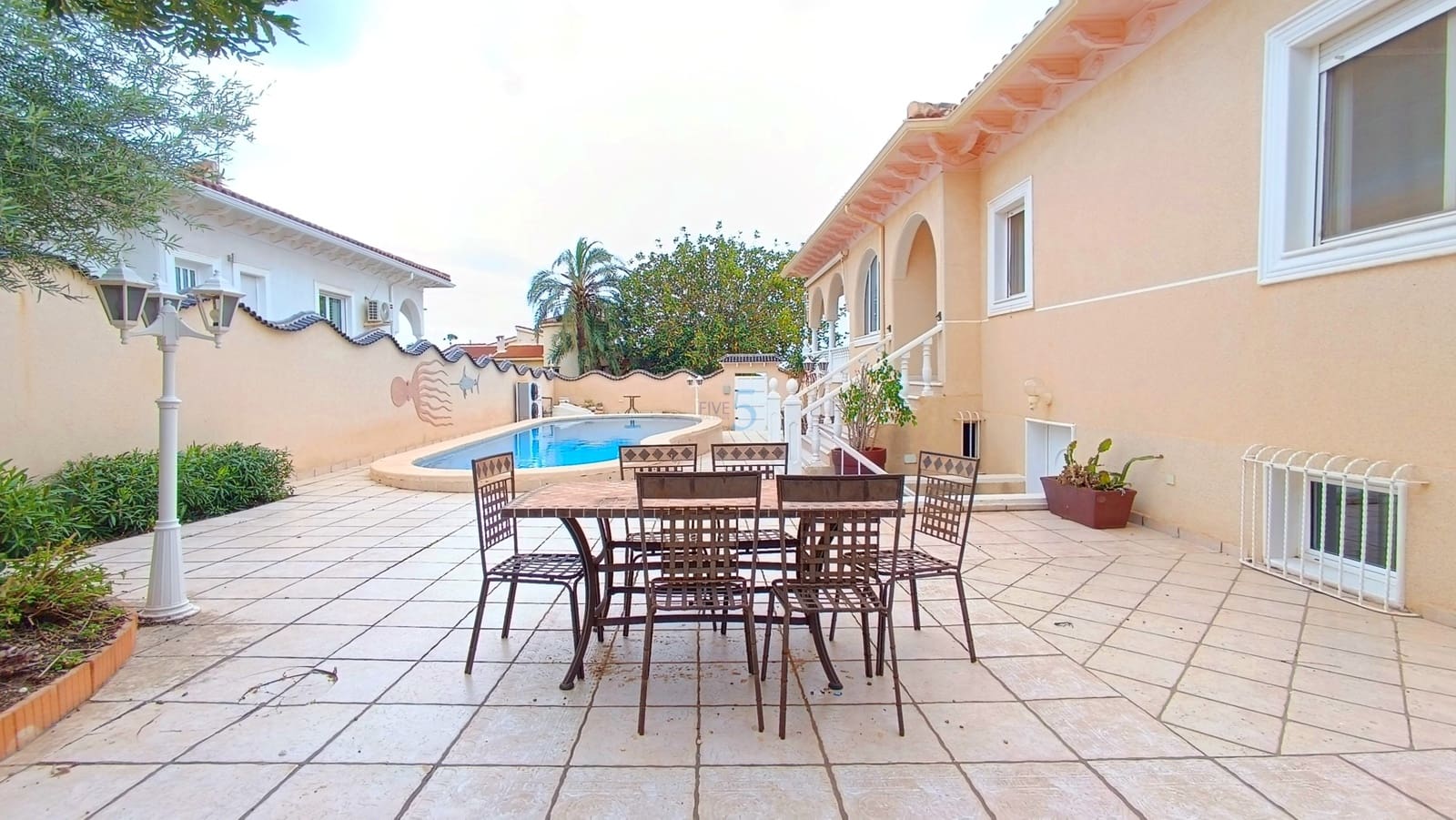 Chalet de 4 habitaciones en Ciudad Quesada en venta con piscina - 585.000 € (Ref: 9821609)