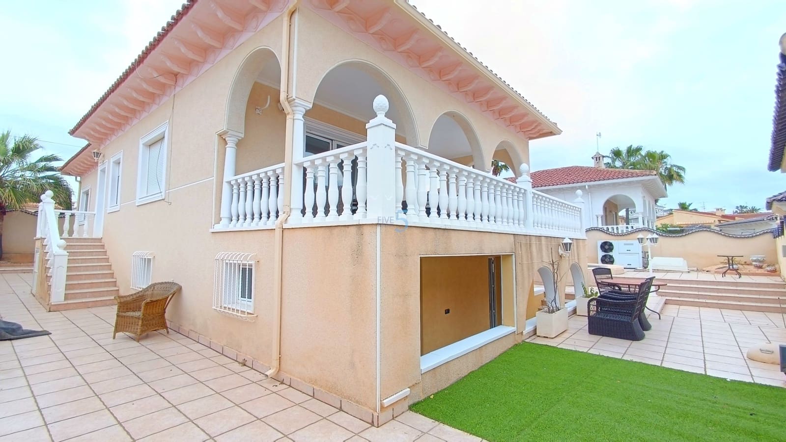 Chalet de 4 habitaciones en Ciudad Quesada en venta con piscina - 585.000 € (Ref: 9821609)