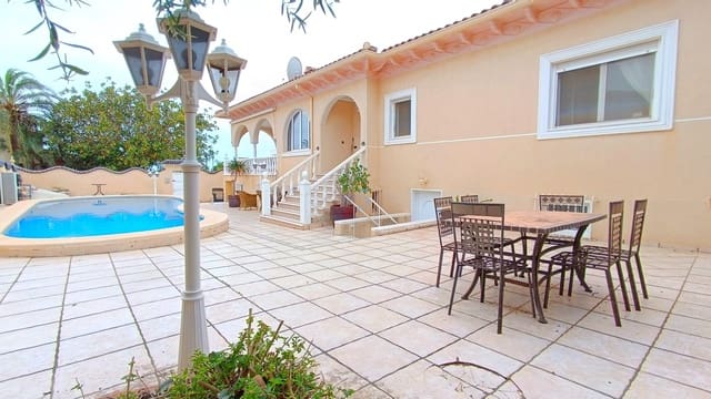 Chalet de 4 habitaciones en Ciudad Quesada, Rojales en venta con piscina - 585.000 € (Ref: 9821609)