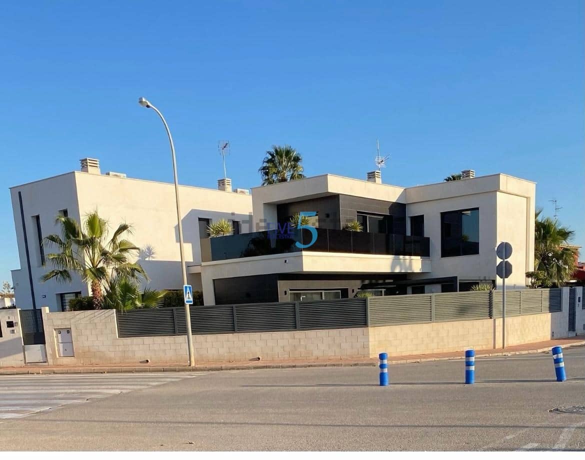 3 bedroom Villa for sale in San Javier with pool garage - € 520,000 (Ref: 9823934)