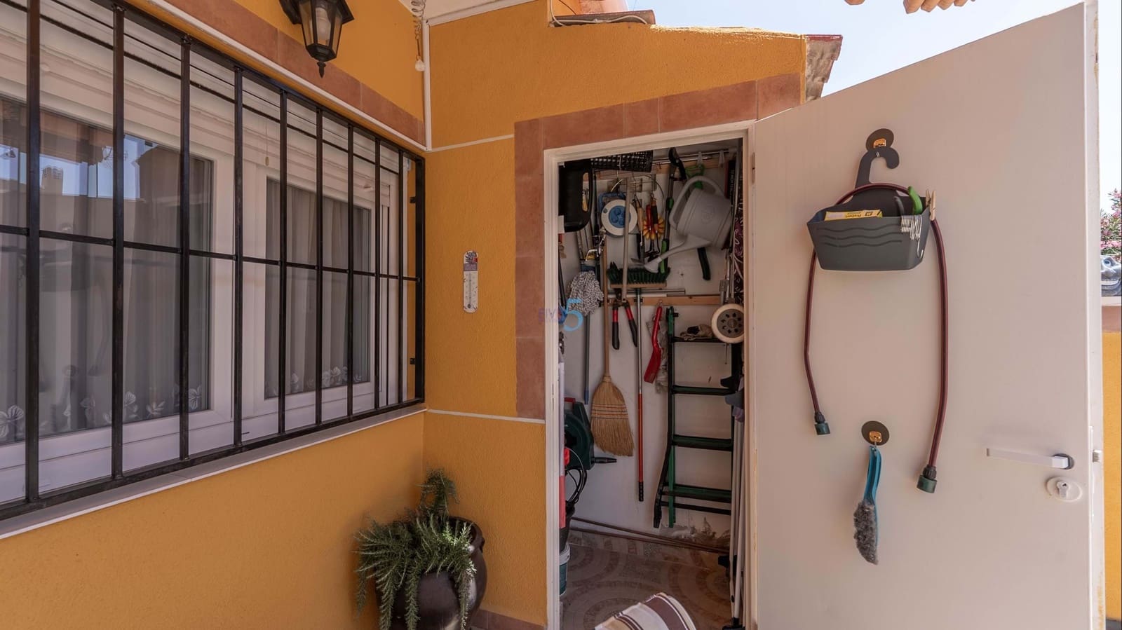 2 slaapkamer Bungalow te koop in Torrevieja - € 125.000 (Ref: 9824079)