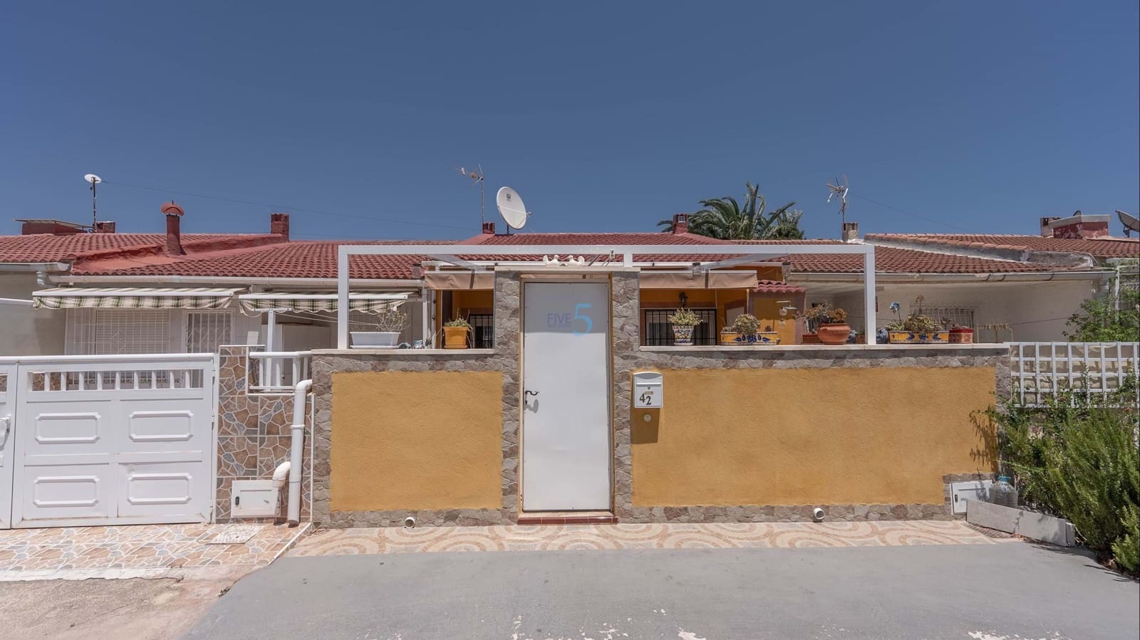 2 slaapkamer Bungalow te koop in Torrevieja - € 125.000 (Ref: 9824079)
