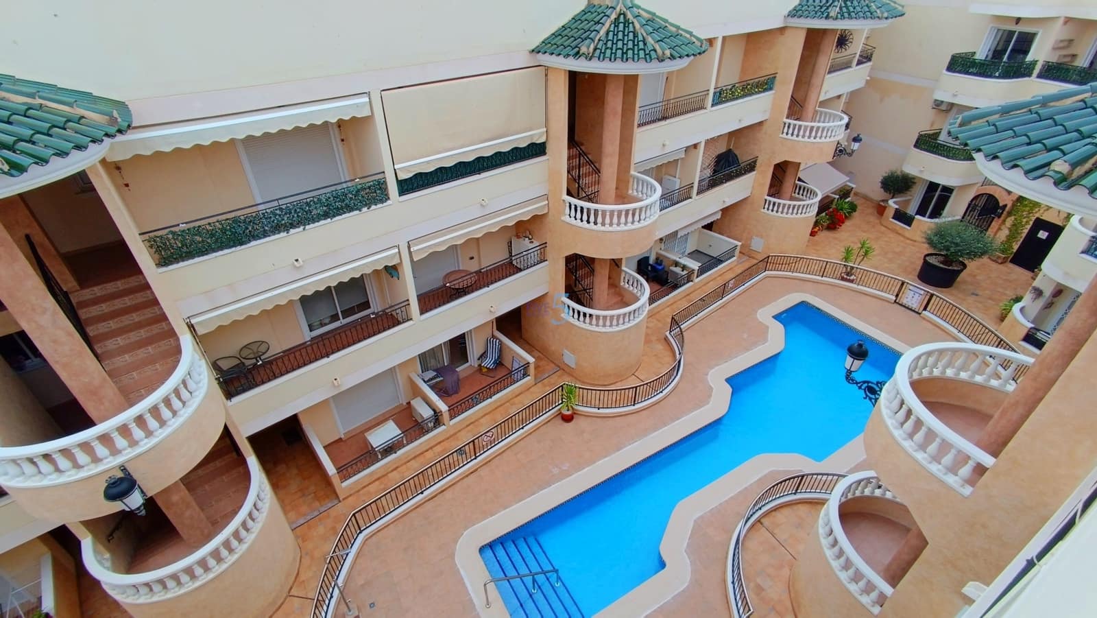 2 soveværelse Lejlighed til salg i Jacarilla med swimmingpool garage - € 129.995 (Ref: 9824081)