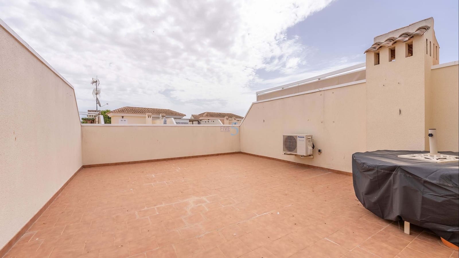 2 soveværelse Lejlighed til salg i Jacarilla med swimmingpool garage - € 129.995 (Ref: 9824081)