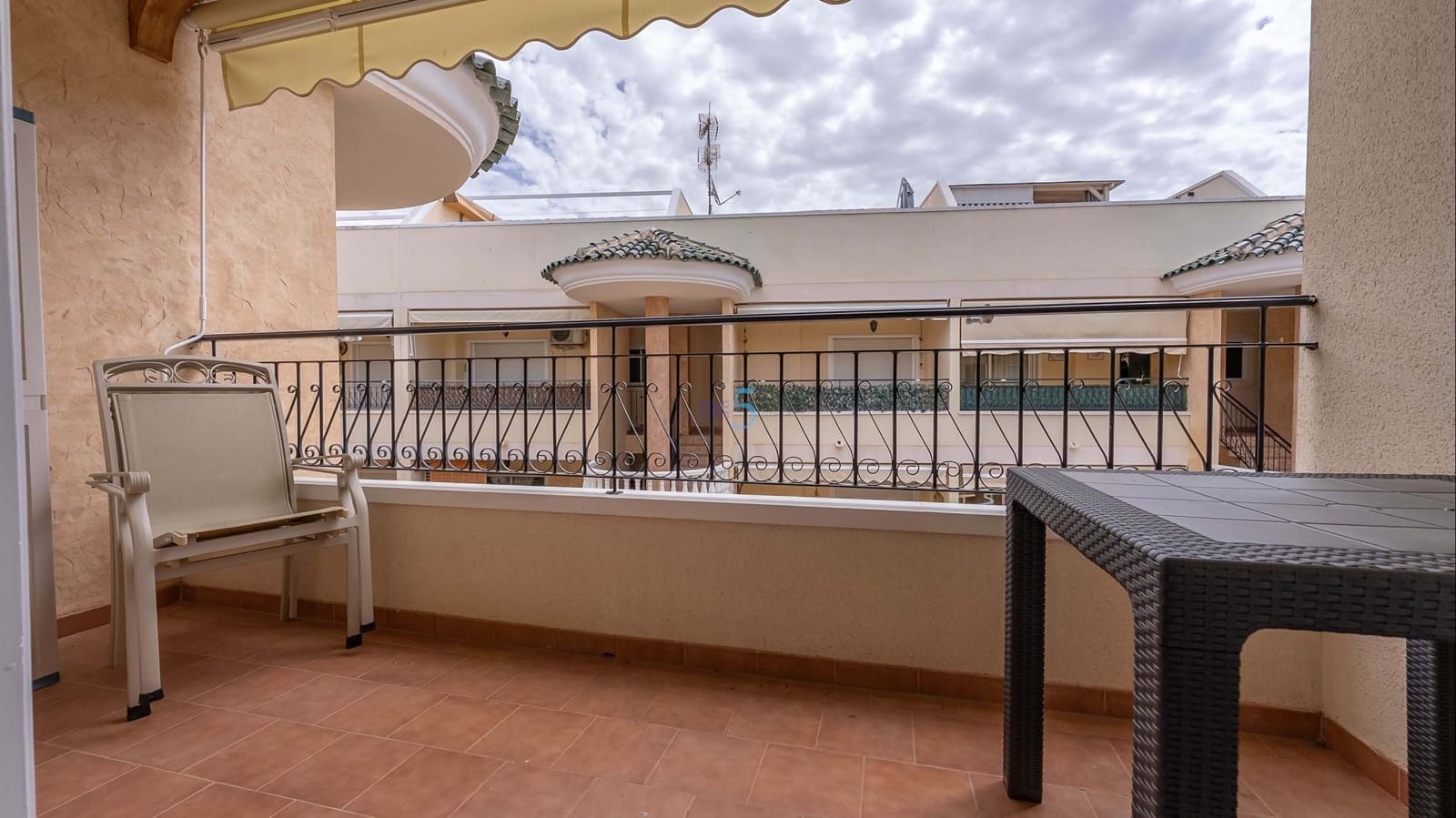 2 soveværelse Lejlighed til salg i Jacarilla med swimmingpool garage - € 129.995 (Ref: 9824081)