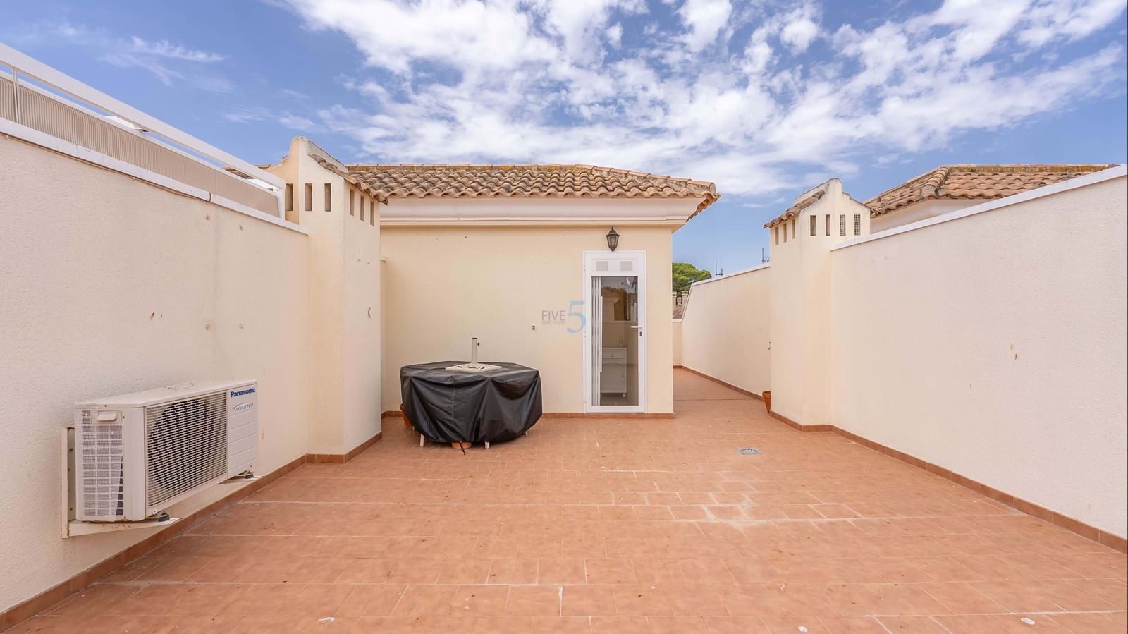 2 soveværelse Lejlighed til salg i Jacarilla med swimmingpool garage - € 129.995 (Ref: 9824081)