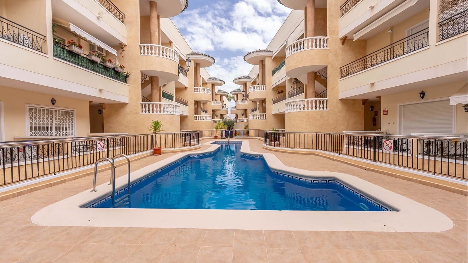 2 soveværelse Lejlighed til salg i Jacarilla med swimmingpool garage - € 129.995 (Ref: 9824081)