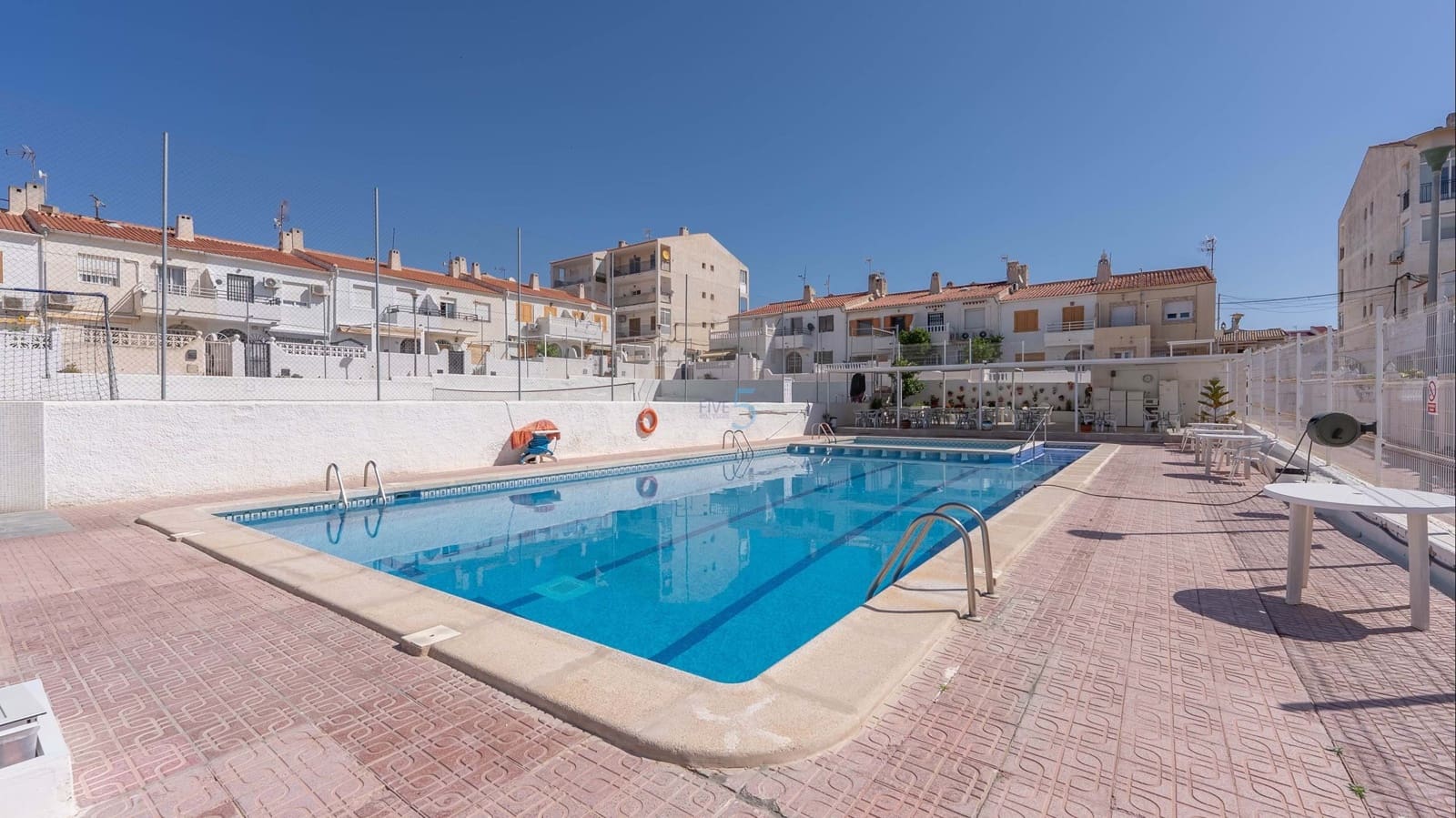 1 sovrum Lägenhet till salu i Torrevieja med pool - 129 000 € (Ref: 9825824)