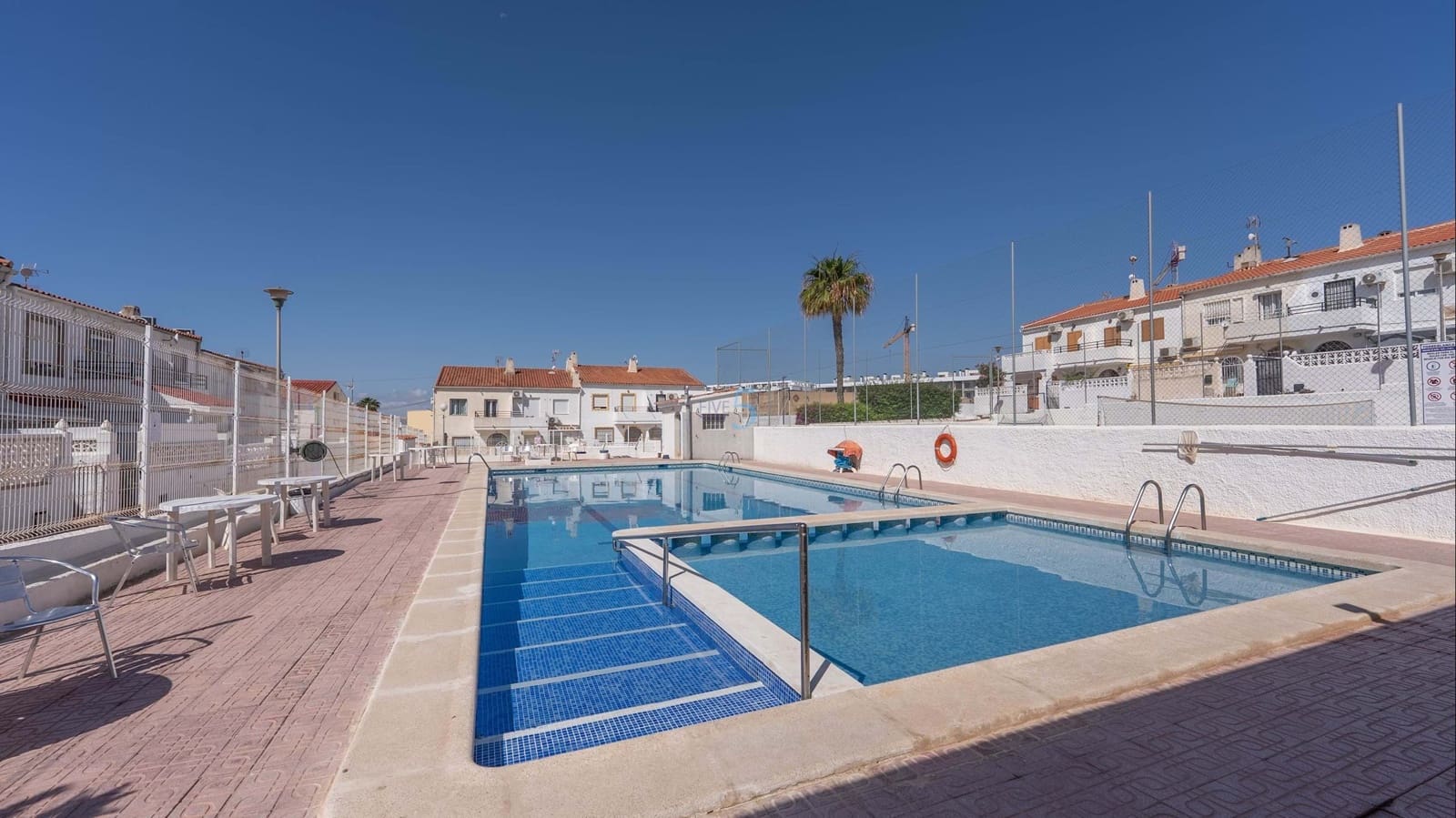 1 sovrum Lägenhet till salu i Torrevieja med pool - 129 000 € (Ref: 9825824)
