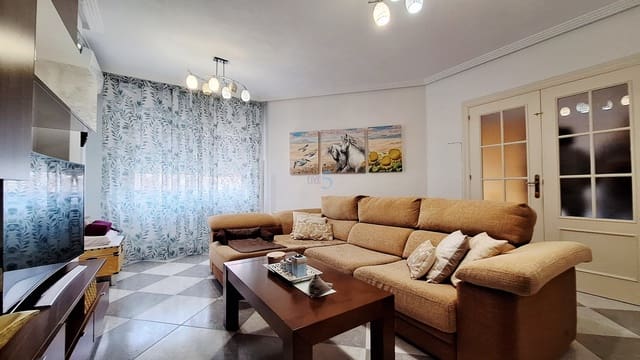 4 soverom Hus til salgs i Los Alcázares med svømmebasseng garasje - € 239 000 (Ref: 9827961)