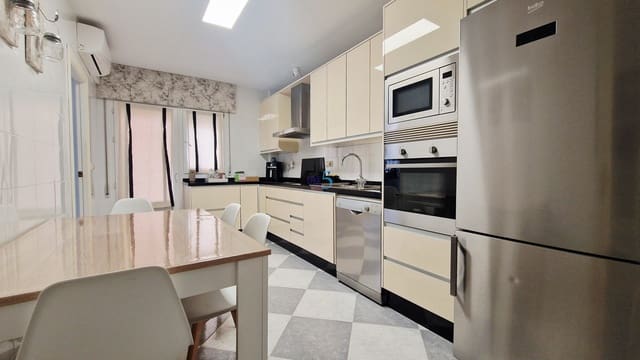 4 soverom Hus til salgs i Los Alcázares med svømmebasseng garasje - € 239 000 (Ref: 9827961)