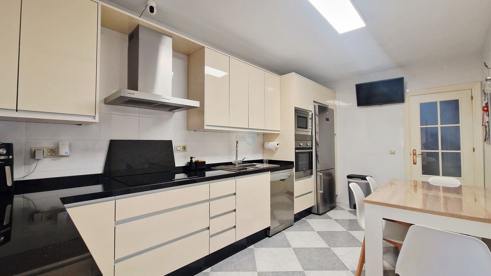 4 soverom Hus til salgs i Los Alcazares med svømmebasseng garasje - € 239 000 (Ref: 9827961)