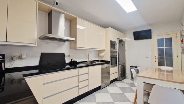 4 soverom Hus til salgs i Los Alcázares med svømmebasseng garasje - € 239 000 (Ref: 9827961)